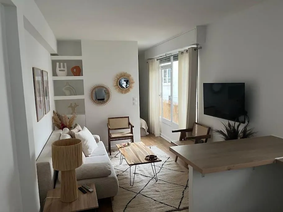 Cozy Modern Apartment - Paris France