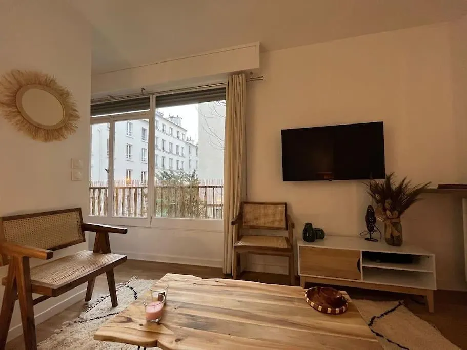 Cozy Modern Apartment - Paris 0*,  France
