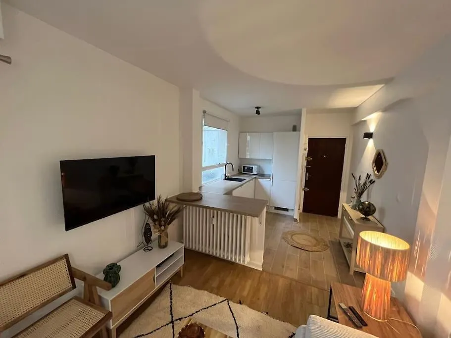 Cozy Modern Apartment - Paris France